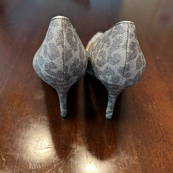 Nine West Gray Silver Glittery Leopard Print Heels Classic Stiletto Pumps - Picture 3 of 4
